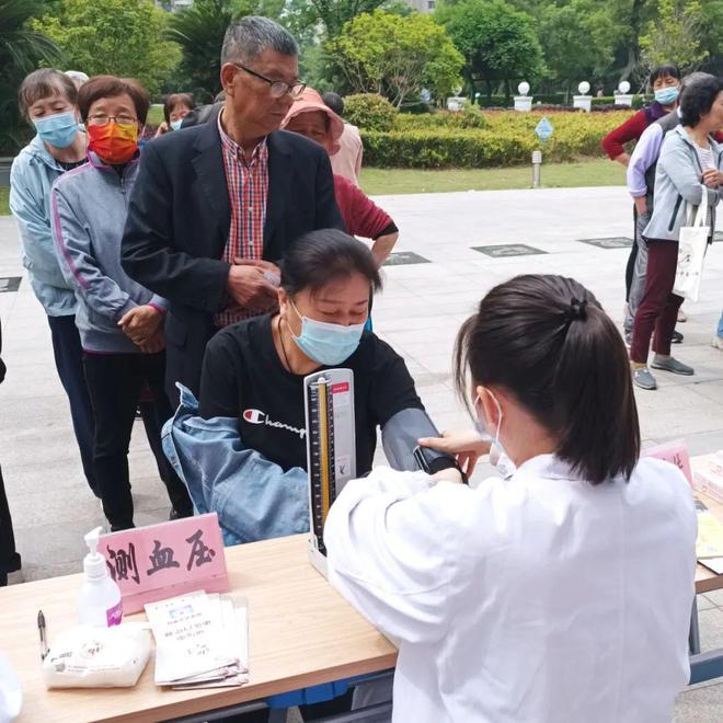 寶山社區便民服務暖人心 中醫問診、血壓測量與理發服務一站式體驗